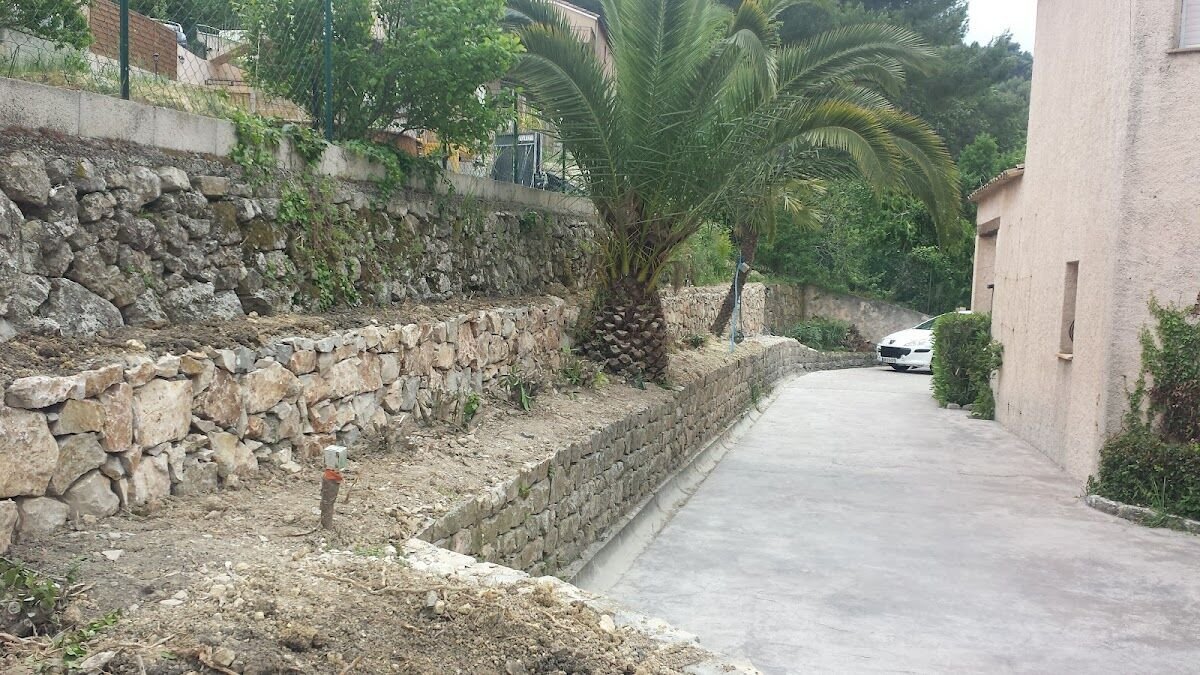 Mur de soutènement en pierre — Côte d'Azur